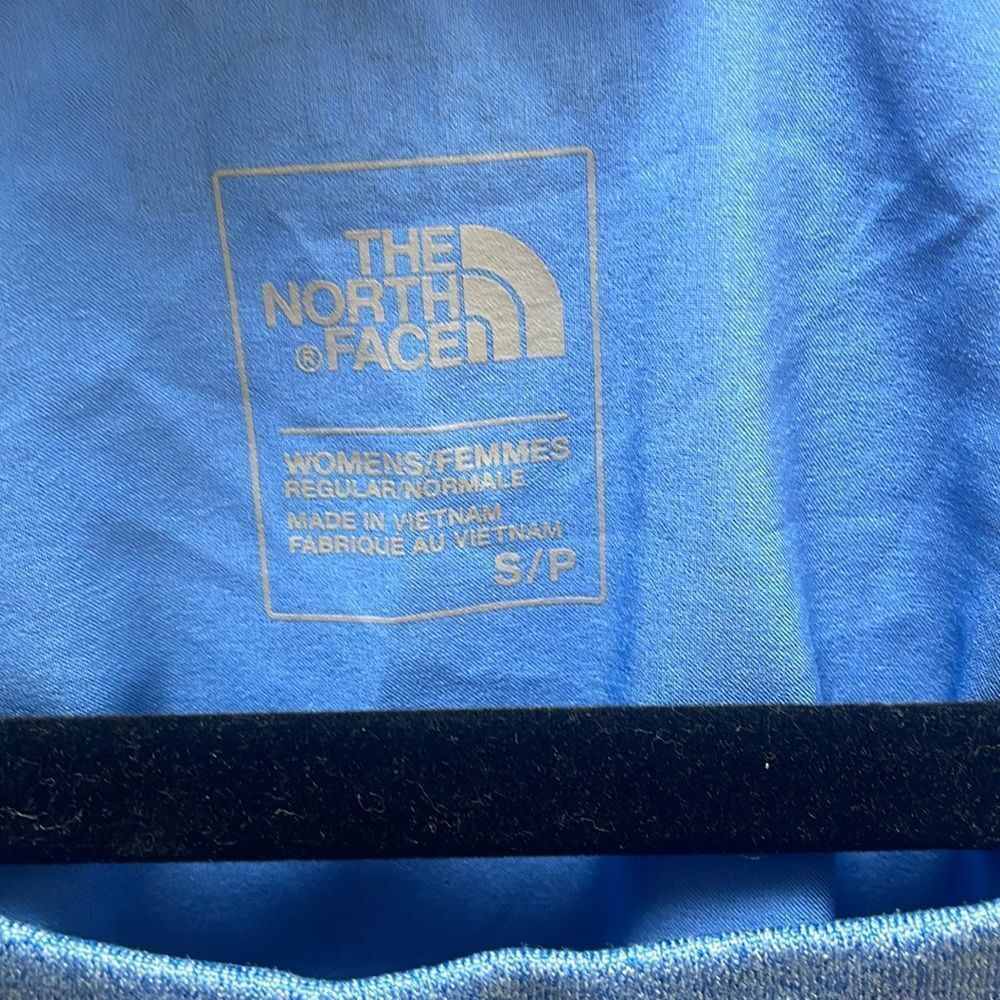 Light weight, North Face Pullover - Picture 2 of 6